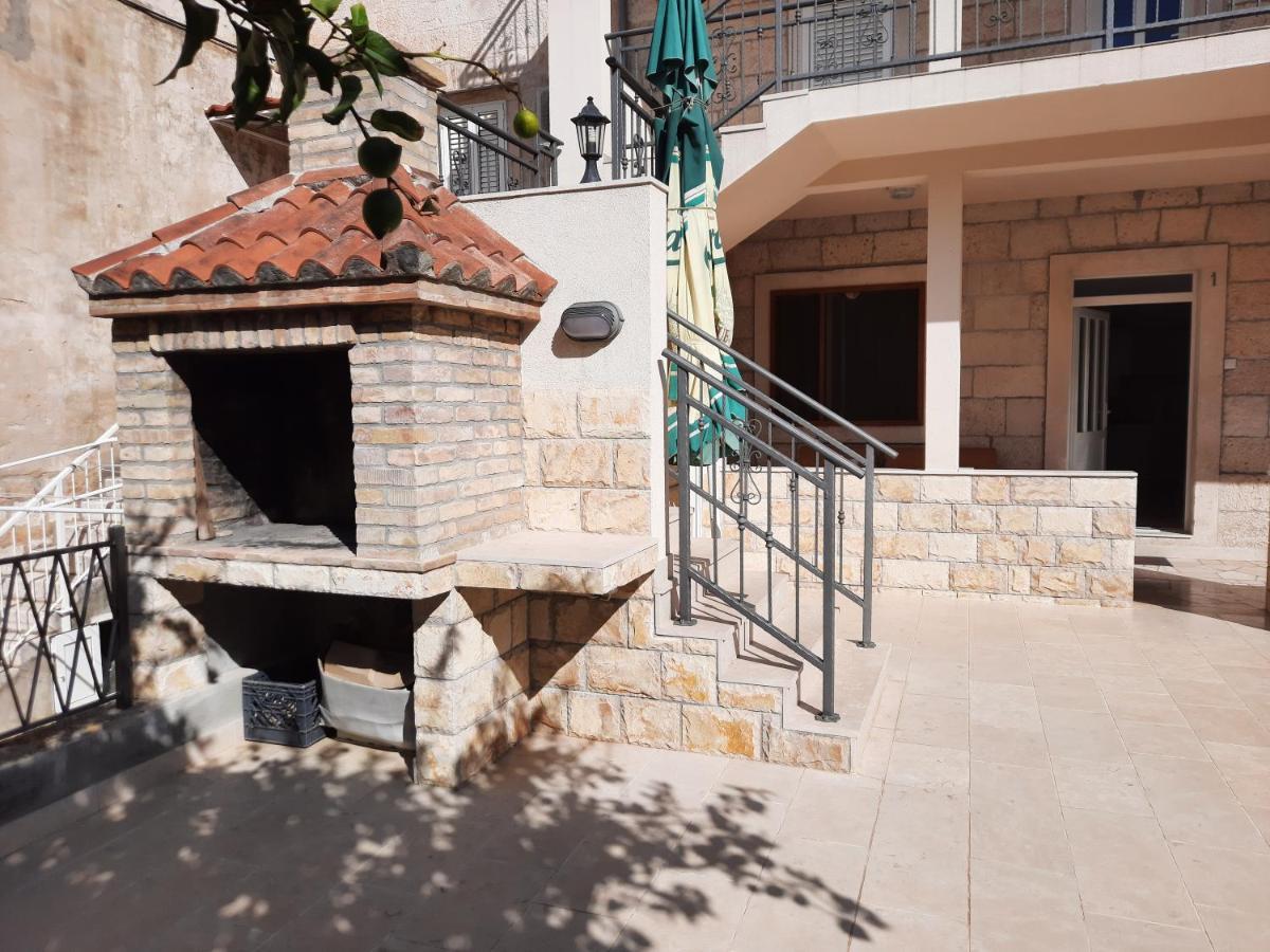 Apartments Villa Beba Komiza Ngoại thất bức ảnh