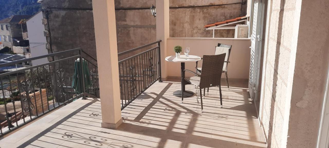 Apartments Villa Beba Komiza Ngoại thất bức ảnh