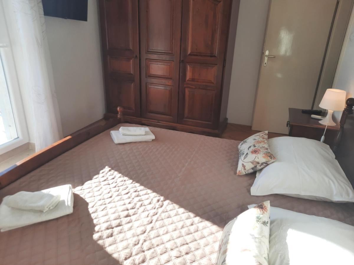 Apartments Villa Beba Komiza Ngoại thất bức ảnh