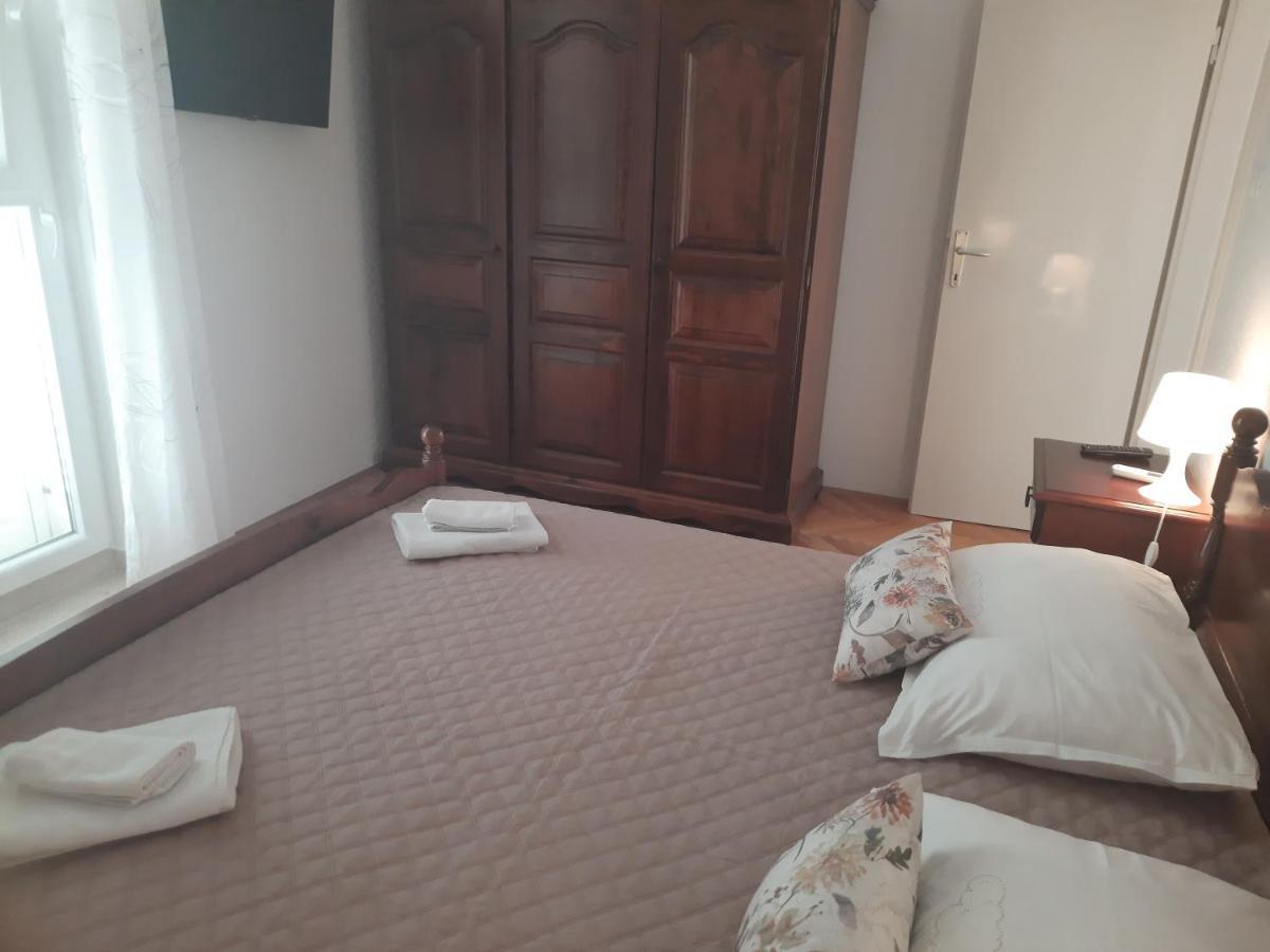 Apartments Villa Beba Komiza Ngoại thất bức ảnh