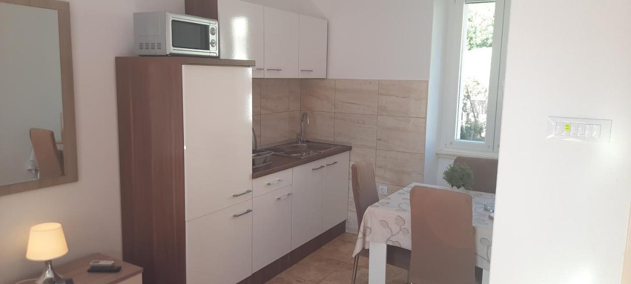 Apartments Villa Beba Komiza Ngoại thất bức ảnh