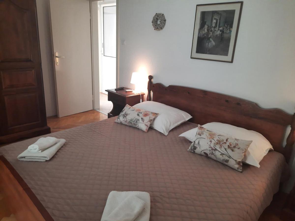Apartments Villa Beba Komiza Ngoại thất bức ảnh