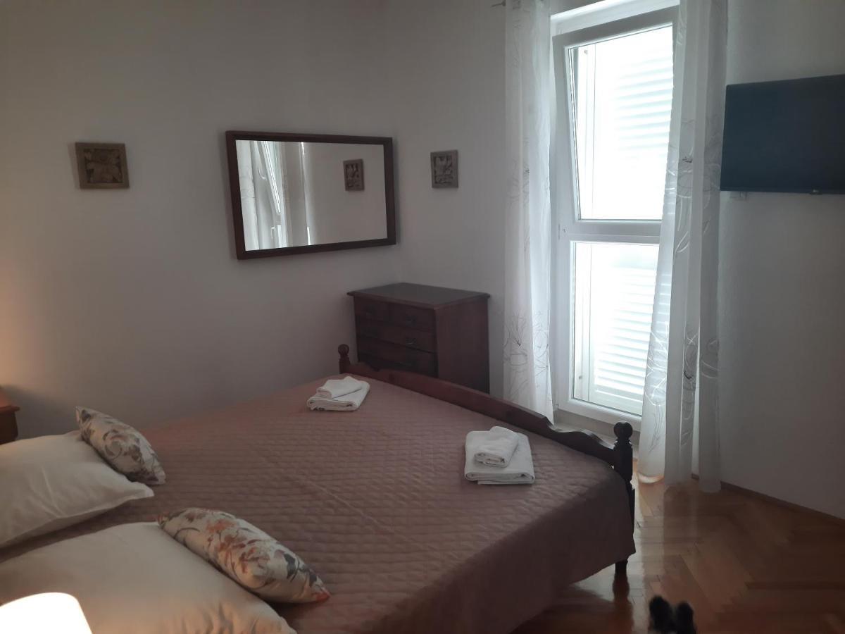 Apartments Villa Beba Komiza Ngoại thất bức ảnh