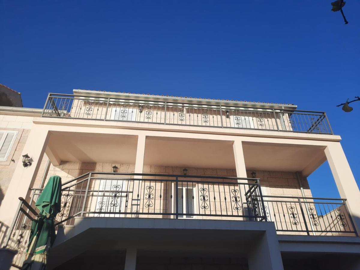 Apartments Villa Beba Komiza Ngoại thất bức ảnh