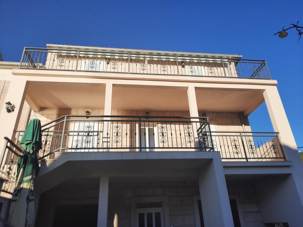 Apartments Villa Beba Komiza Ngoại thất bức ảnh