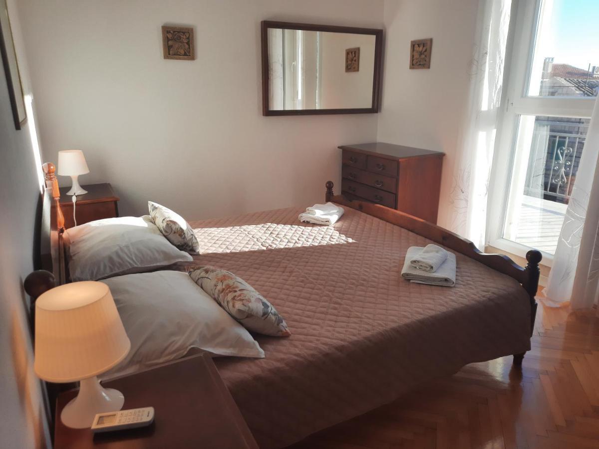 Apartments Villa Beba Komiza Ngoại thất bức ảnh