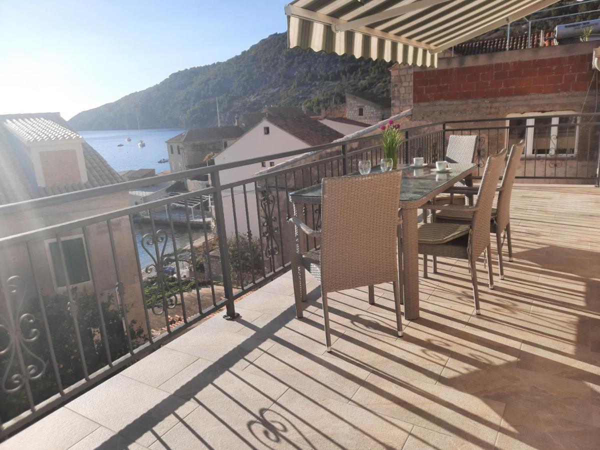Apartments Villa Beba Komiza Ngoại thất bức ảnh