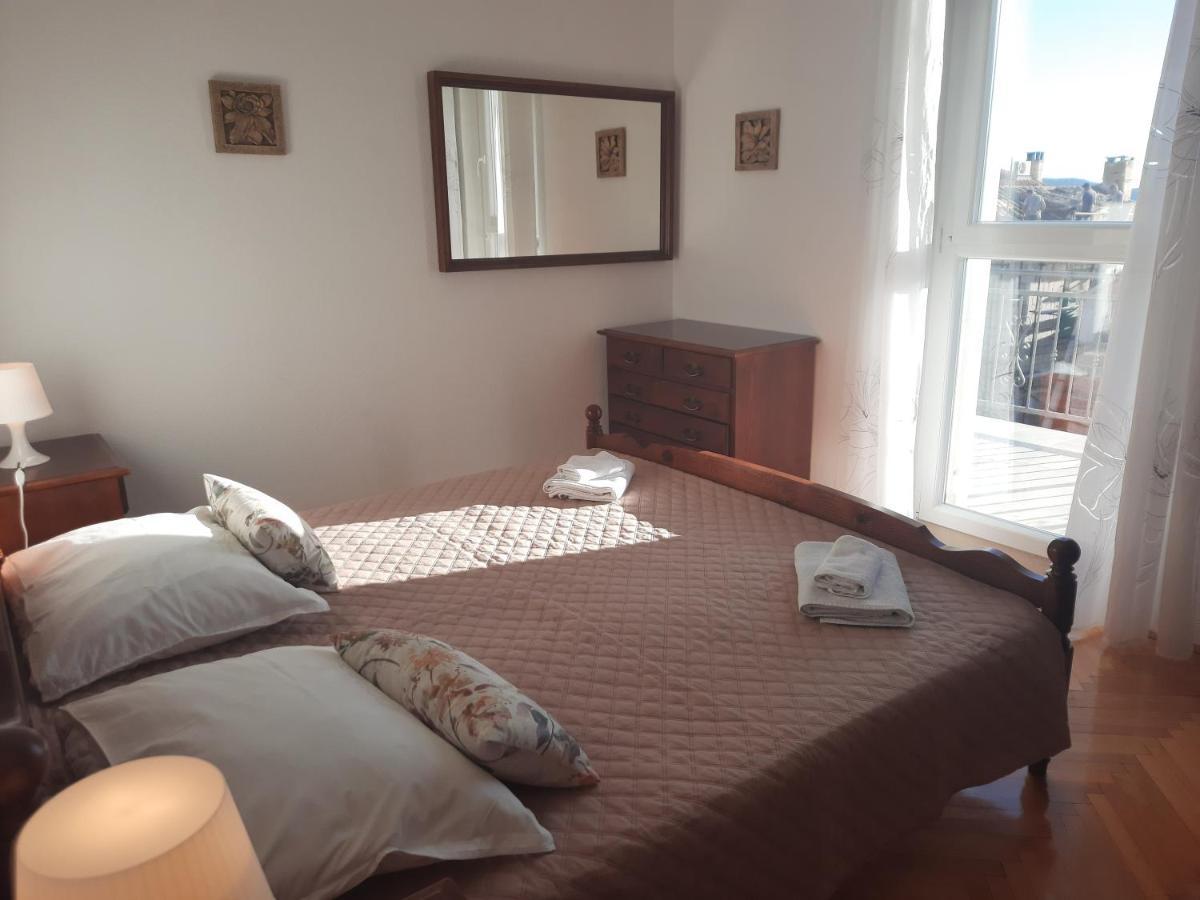 Apartments Villa Beba Komiza Ngoại thất bức ảnh